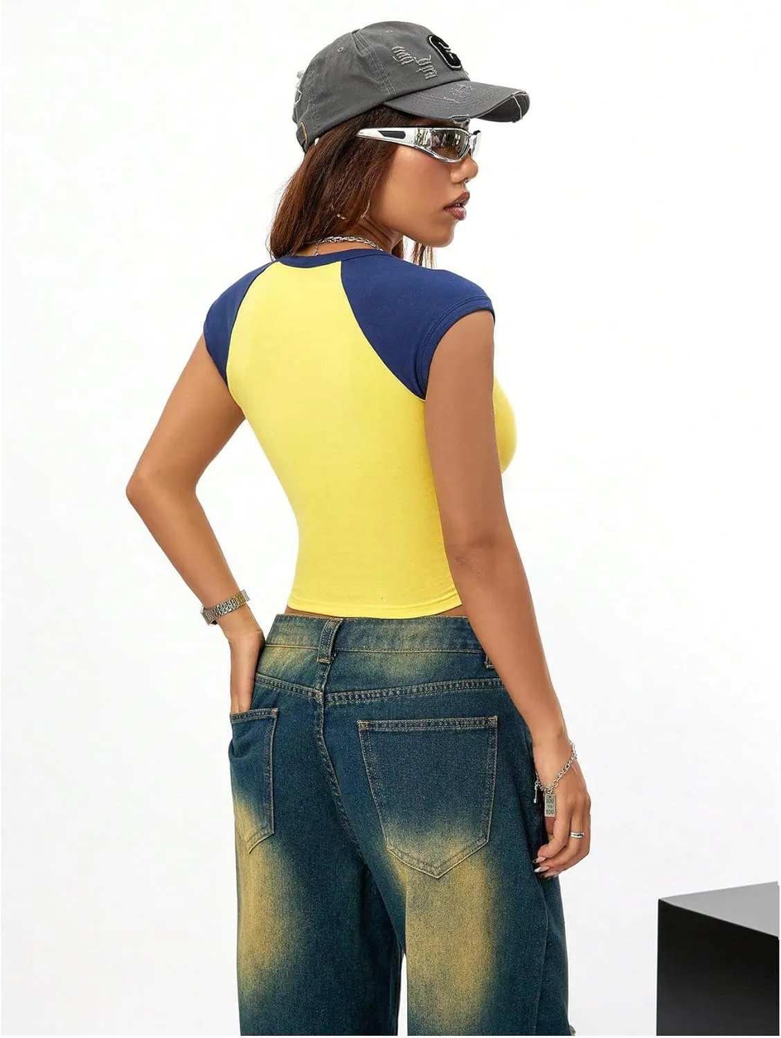 GORGLITTER Women's Colorblock Graphic Crop Top Y2K Cap Sleeve Notched Neck Crop T Shirts Tees