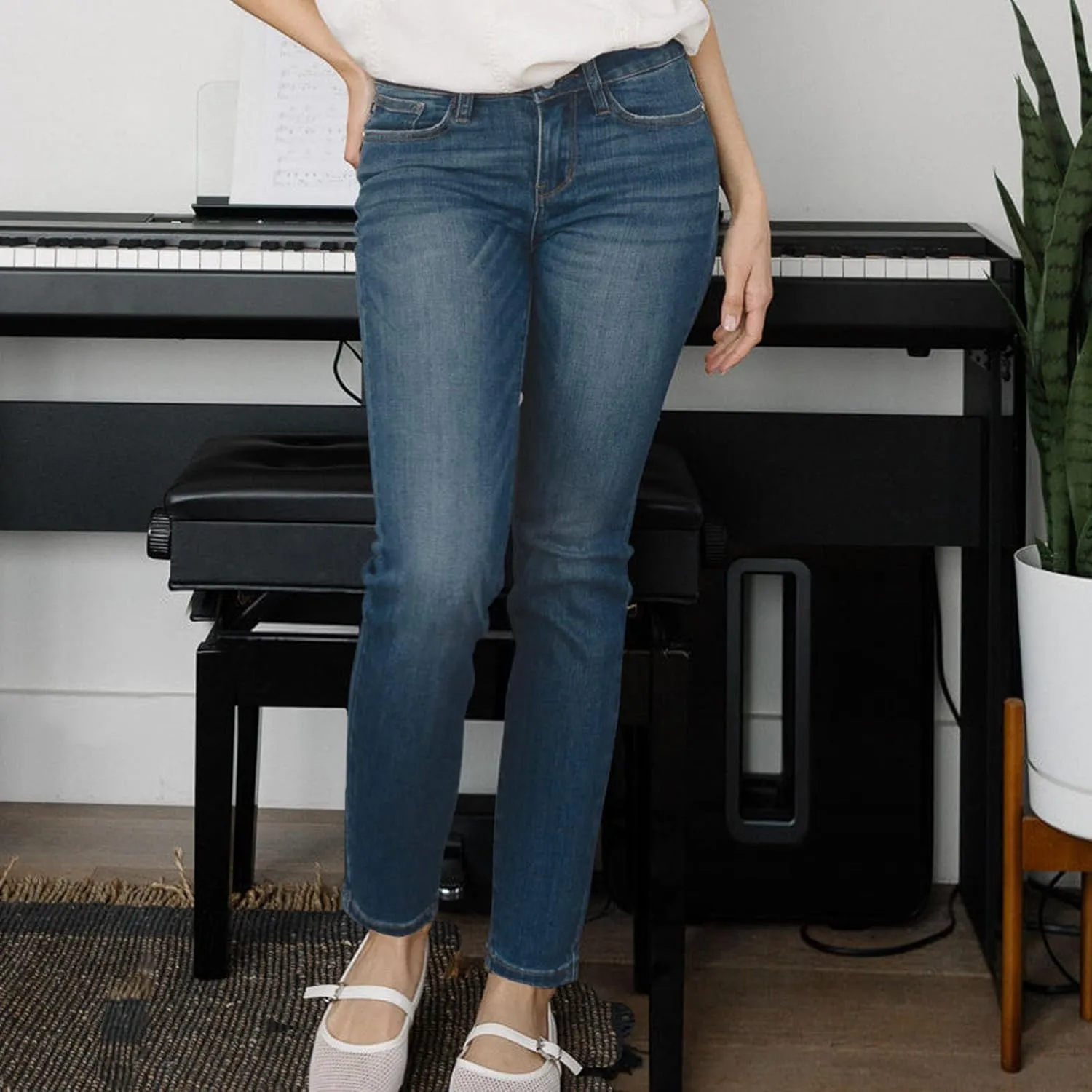 Stretchy Jeans for Women Trendy Mid Waist Wash Straight Leg Jeans Relaxed Fit Vintage Boyfriend Denim Pants with Pockets