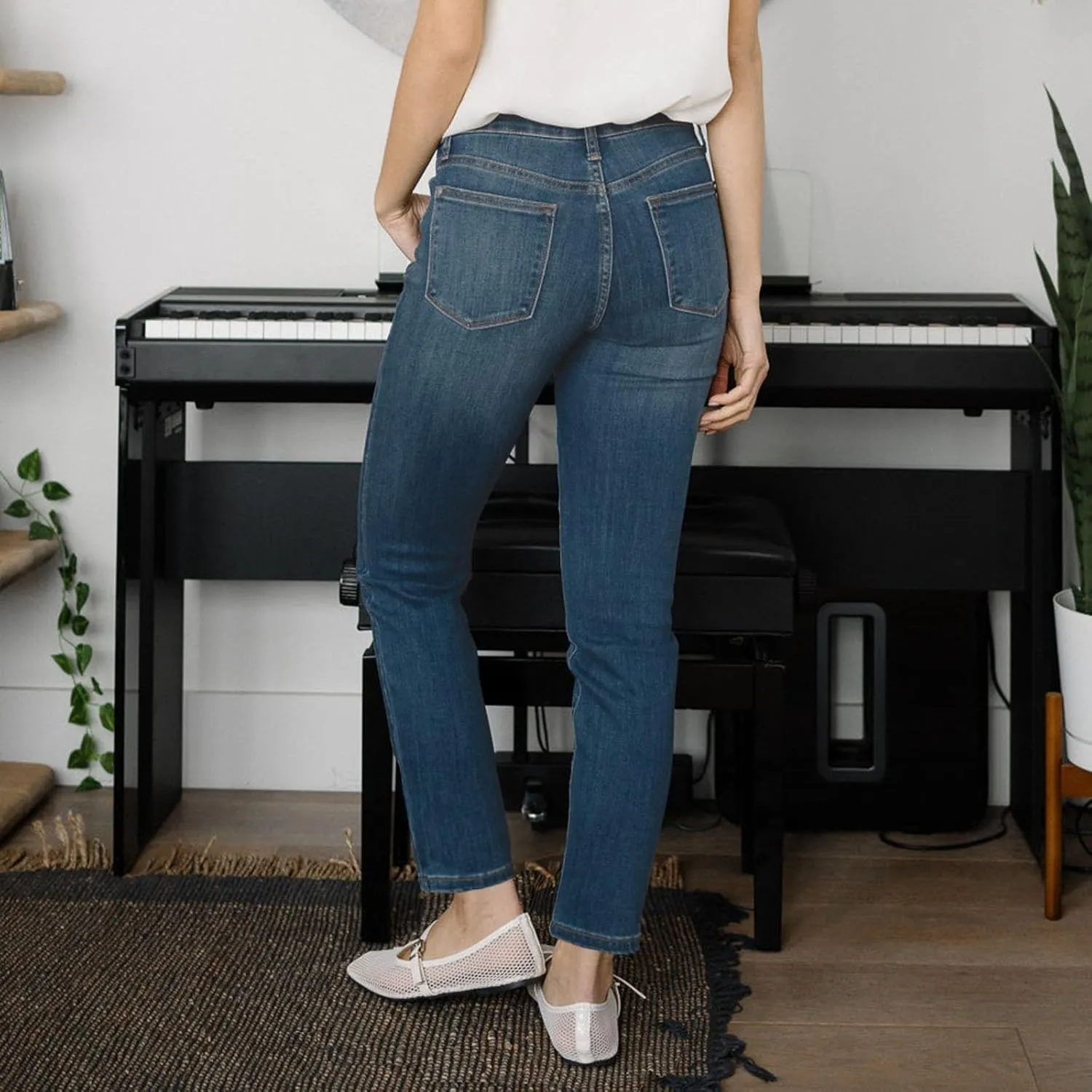 Stretchy Jeans for Women Trendy Mid Waist Wash Straight Leg Jeans Relaxed Fit Vintage Boyfriend Denim Pants with Pockets