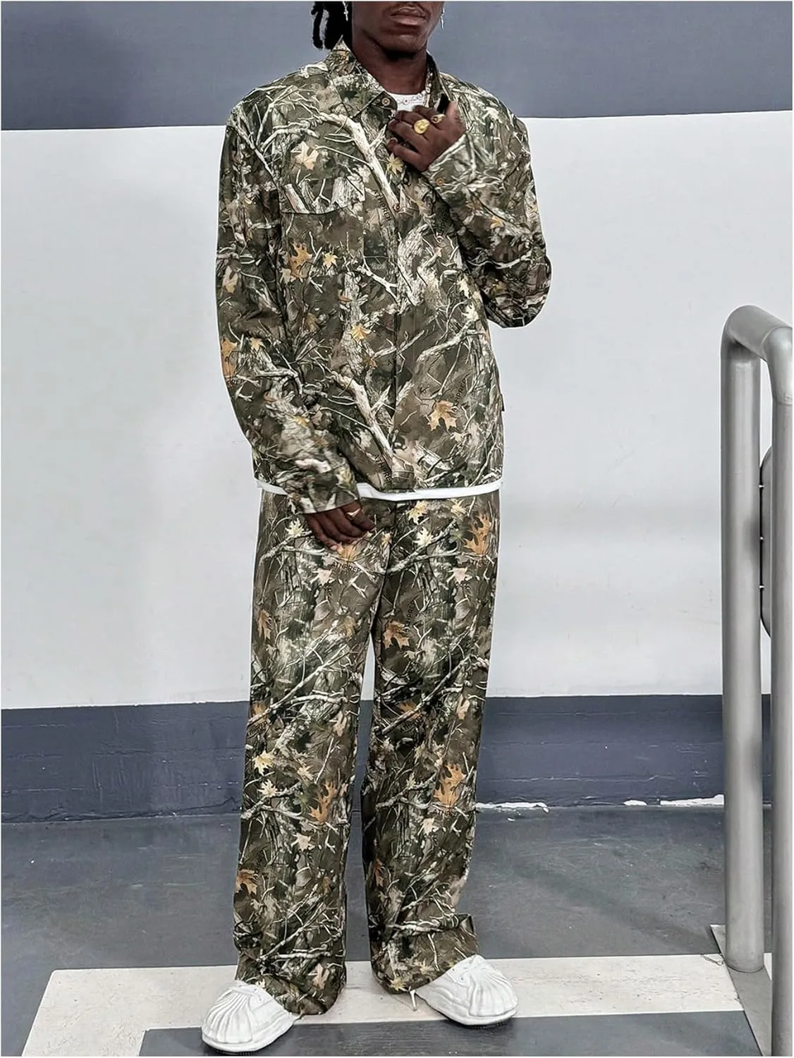 Verdusa Men's Camo Print Zipper Fly Pants Straight Leg Loose Trousers with Pocket